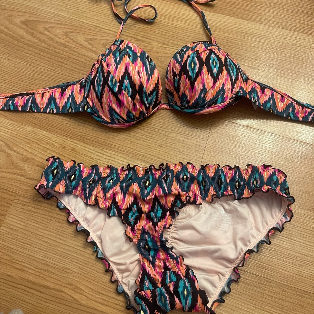 Bathingsuit size M bottoms and 34C top